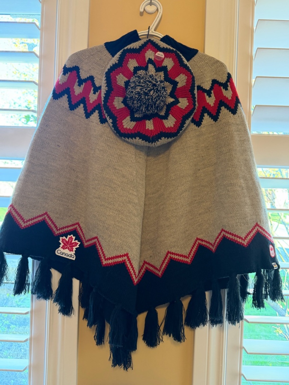 2pc Hudson's Bay Company Olympic Poncho and Beret-Cowichan Print